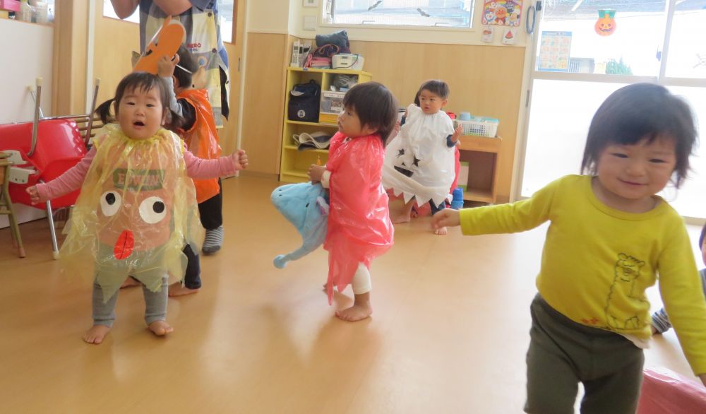 ヒヨコ組さんもウサギ組さんも、
　　グーチョキパーでパンプキン🎃