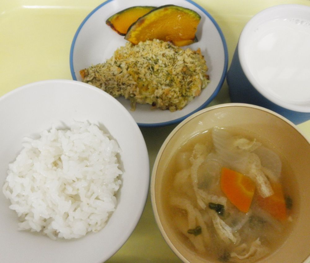 麦ご飯

鮭のカレーマヨパン粉焼き

焼きかぼちゃ

大根とあげのみそ汁

牛乳