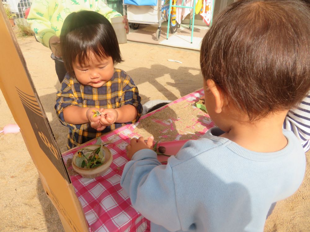 たくさん注文入っちゃった！！
　　忙しい忙しい💦
　ウサギ組さんも手伝って～
　　　　まかせて👍