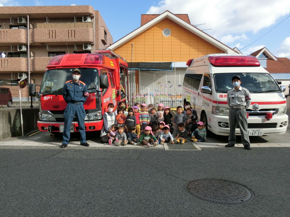 働く車と・・消防士さん・・救急隊のお兄さんと記念写真📷✨