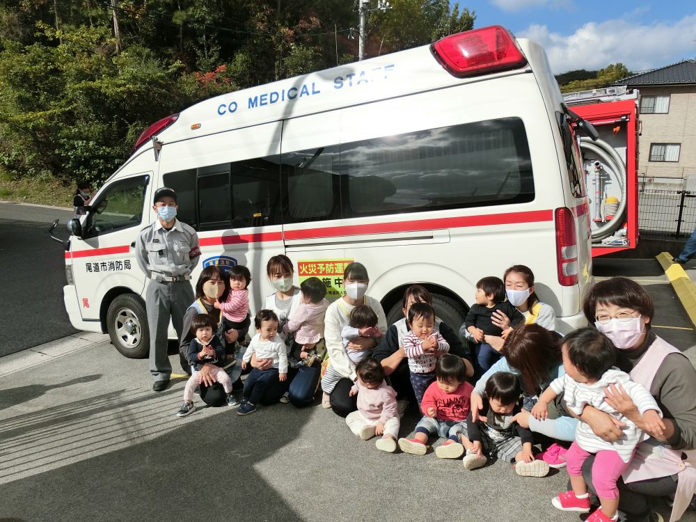 ０歳児さんも・・🚑と一緒に・・・ハイチーズ📷✨