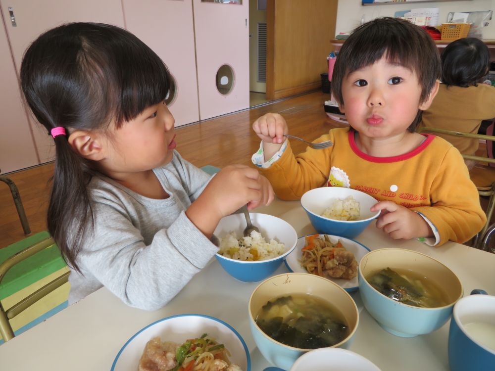 美味しいね～（　＾ｏ＾）ノ
良く噛んで食べたよ～（　＾ｏ＾）ノ