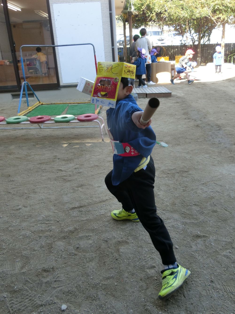 「ウルトラマン○○○!!」
と、飛び出してきたTくん。
イメージした物になりきって遊ぶ
ファンタジーの世界☆