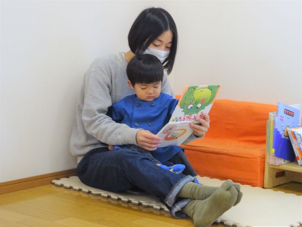 今日は
おかあさんによんでもらう♪