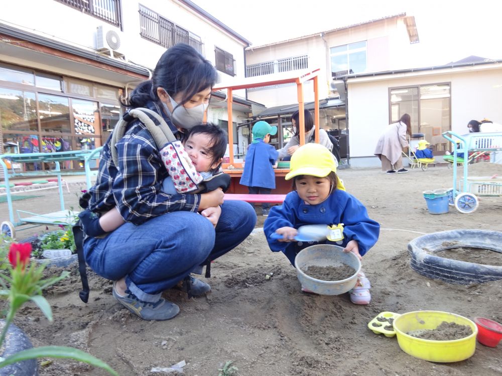 おかあさんといっしょに
お砂遊び♪