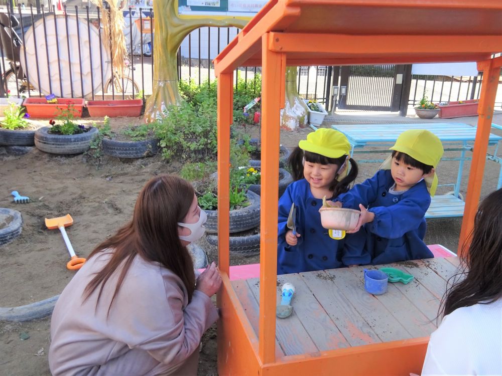 おかあさんがおきゃくさま♪
なんだか不思議だけど、
笑顔いっぱいに過ごした
1日になりました♪