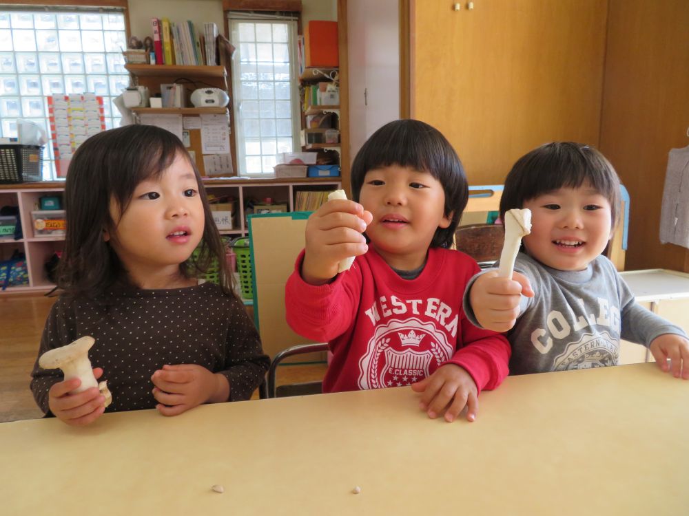 これ見て～せんせ～(*^O^*)/
タケコプターみたい～～笑笑
あれ・・タケコプタ～取れちゃった～～笑笑