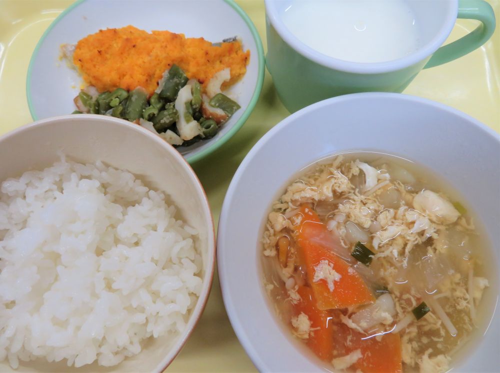 ご飯

たらの紅葉焼き

いんげんのごまあえ（ちくわ）

かき卵汁

牛乳