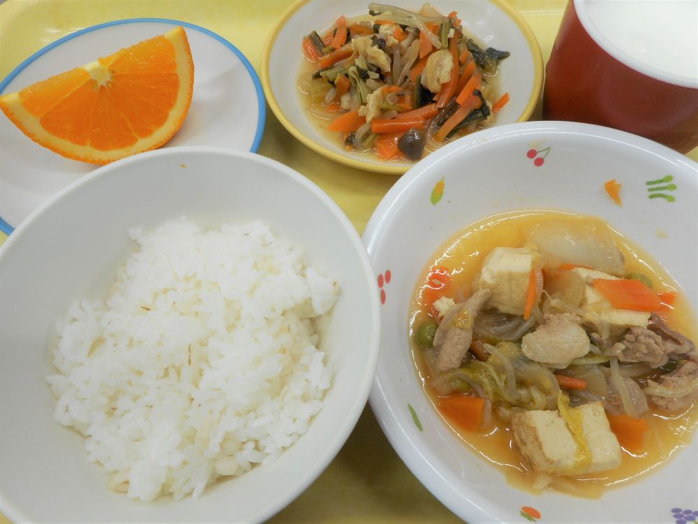 麦ご飯

すき焼き豆腐

小松菜の煮浸し

オレンジ

牛乳