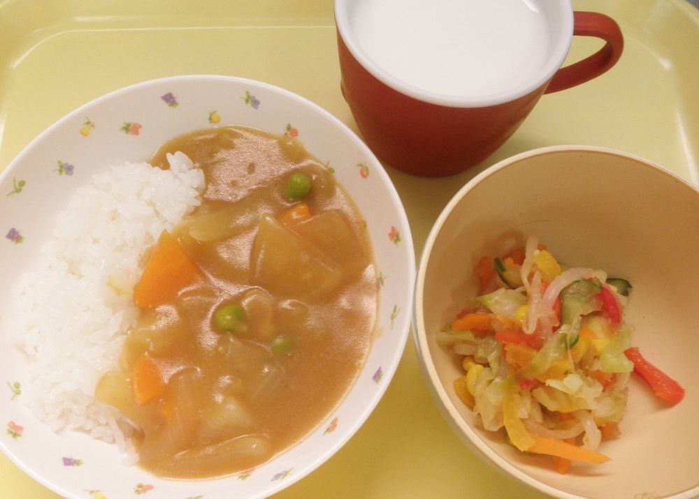 大根カレー

マセドアンサラダ

牛乳