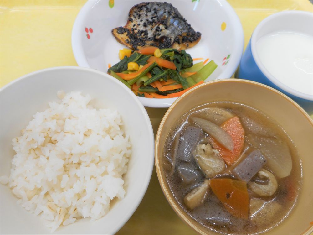 麦ご飯

さばのごま照り焼き

小松菜のソテー

けんちん汁

牛乳