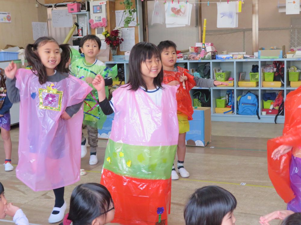踊りは好きだけど・・
みんなが見てたら
照れくさい・・・