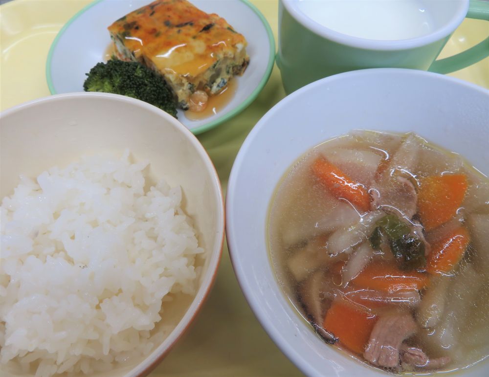 ご飯

あんかけ卵焼き

ゆでブロッコリー

沢煮椀

牛乳