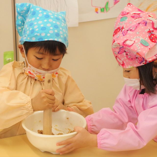 ＊　4歳児　クッキング（さつまいも松ぼっくり）　ゆめはうす認定こども園　＊