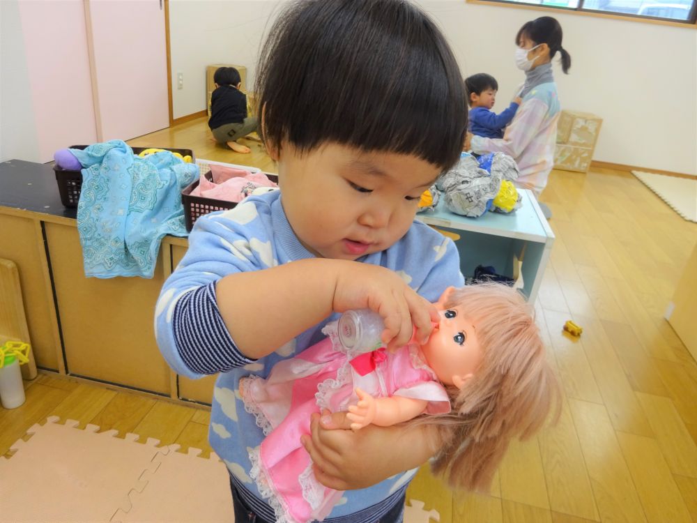 お兄ちゃんになったばかりのYくん。
生活や遊びの中で見たこと経験したことを
ごっこ遊びで再現して楽しんでいます。
