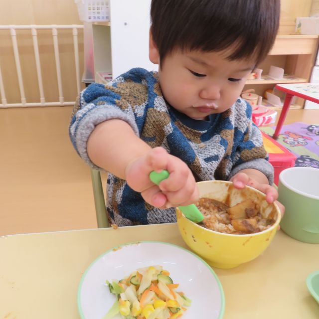 ＊　給食時間の様子　（すいみい保育園）　＊