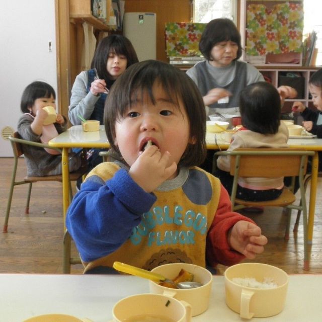 ＊　給食時間の様子　（あいはうす）　＊