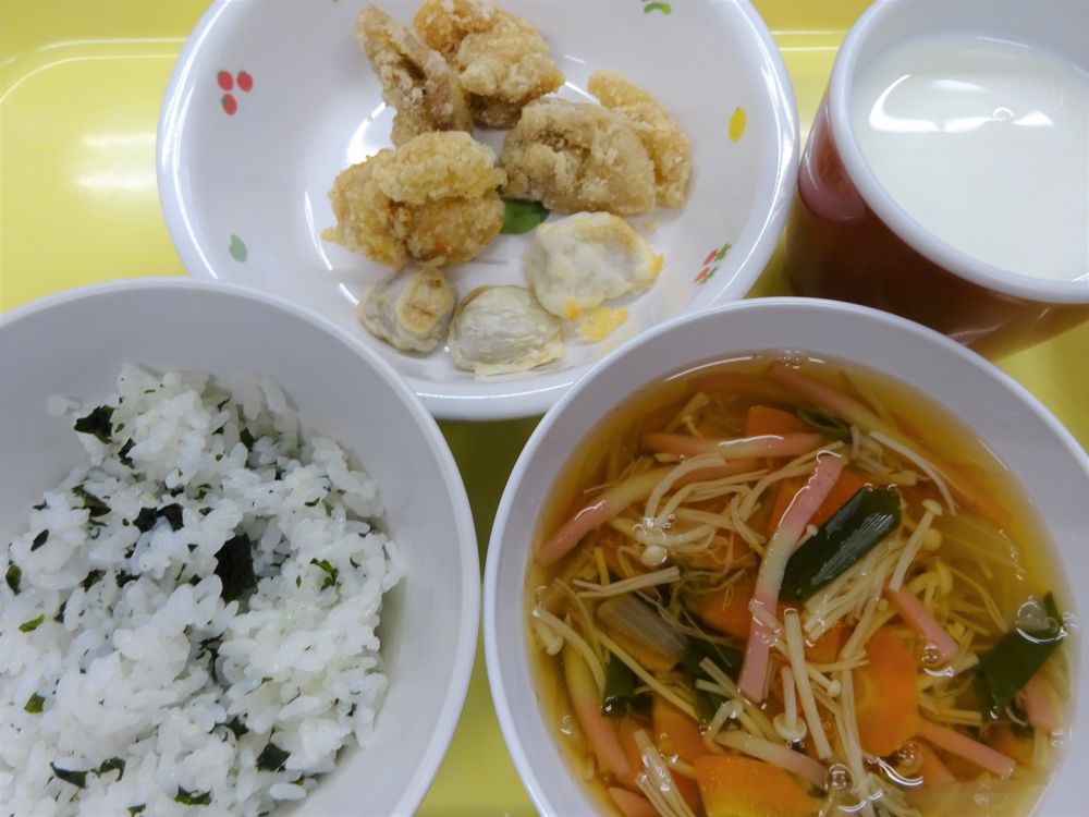 わかめご飯

鶏の昆布茶あげ

ベイクド里芋

えのきとわけぎのすまし汁

牛乳