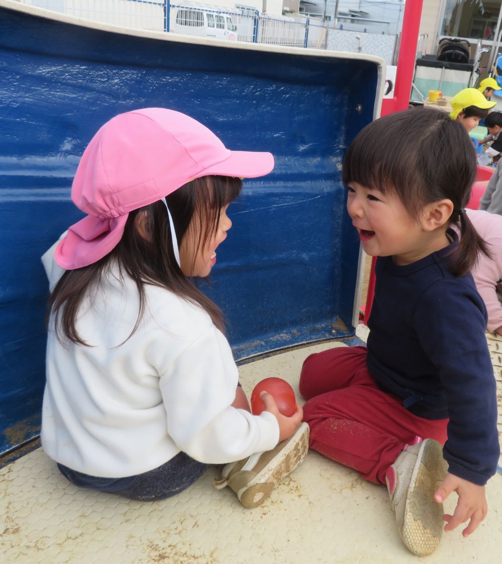 ヒヨコ組さんは、
　　　楽しそうにおしゃべり😊