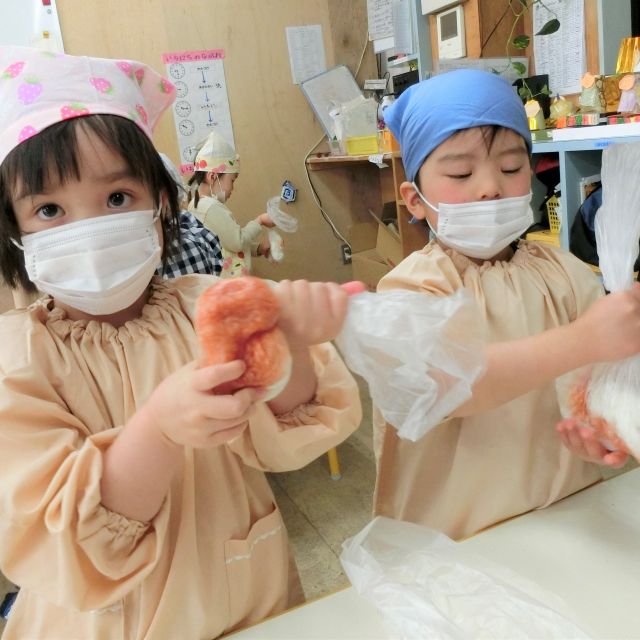 ＊　3歳児　クッキング（冬野菜のライスピザ）　（門田認定こども園）　＊