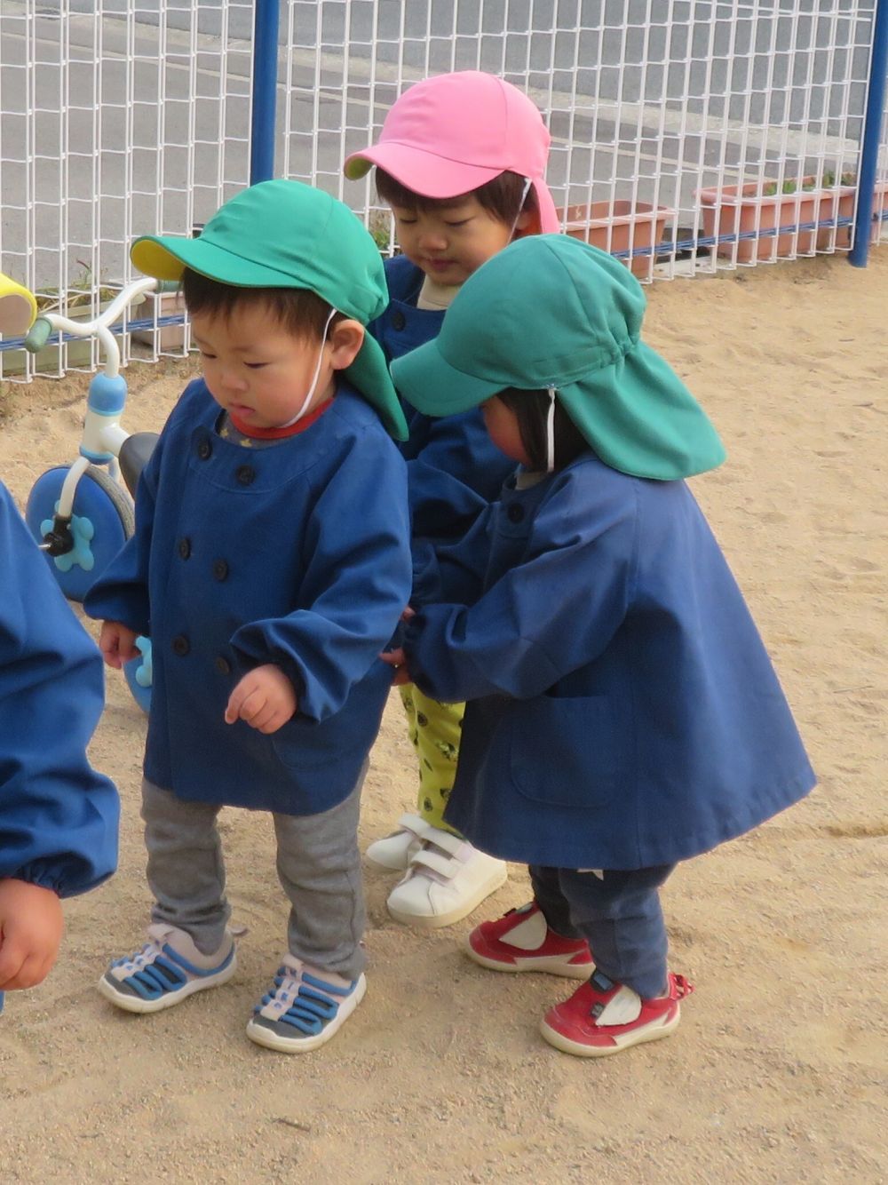 「入れてくださーい」
　　「うしろに乗ってくださーい」