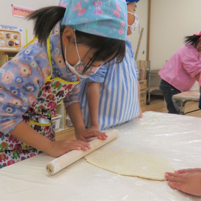 ＊　５歳児　クッキング（ゆめはうす認定こども園　手打ちうどん②）　＊