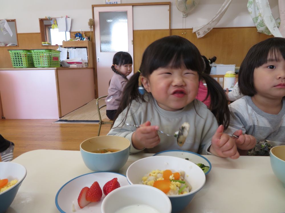 ○クマ組

デザートのいちご🍓たのしみ～♡


