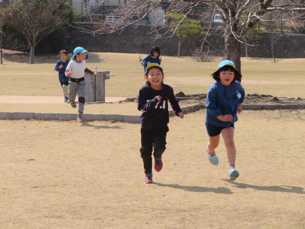 広い公園を思いっきり走り、
遊び尽くし満喫しました☆