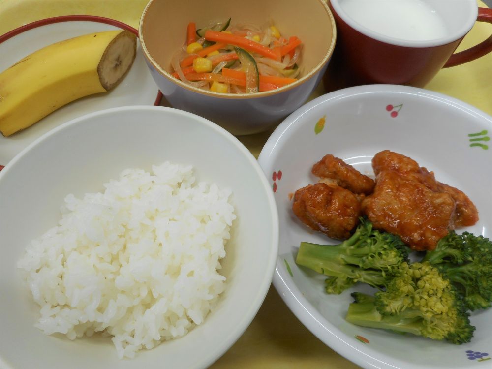 ご飯

鶏肉の甘辛あげ

ゆでブロッコリー

春雨の酢の物

バナナ

牛乳