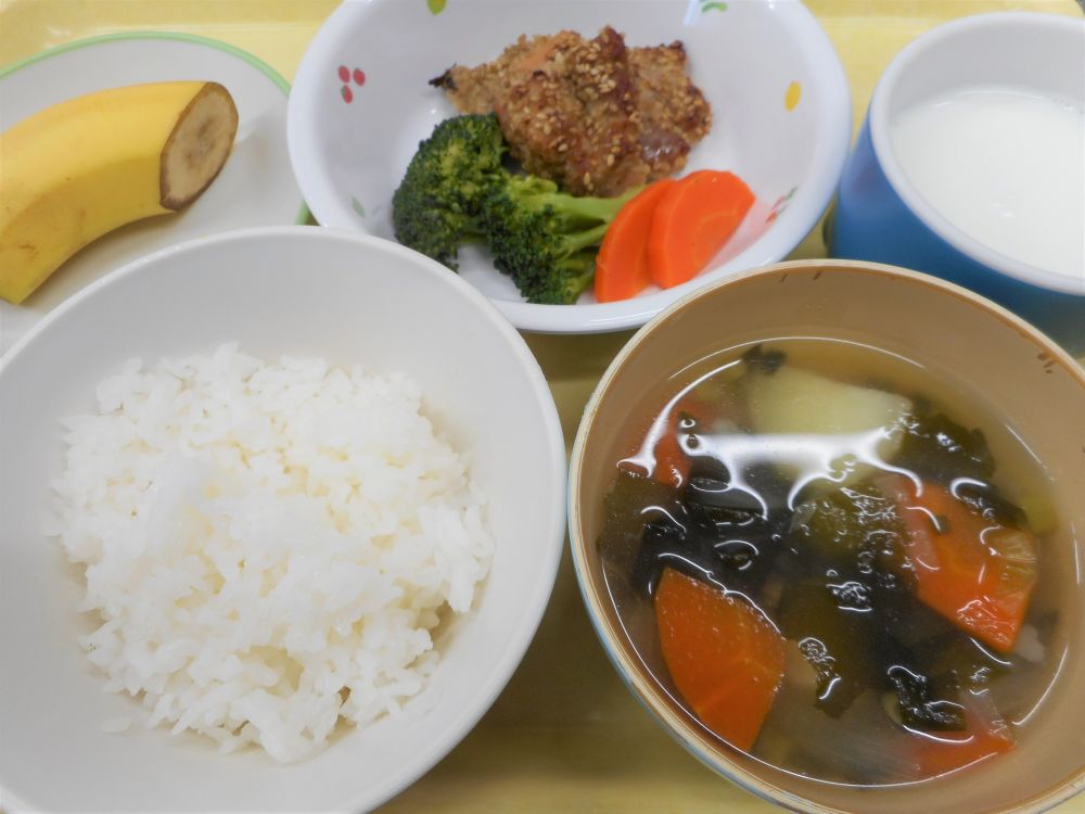 ご飯

鶏の香ばし焼き

温野菜

オニオンスープ

バナナ

牛乳