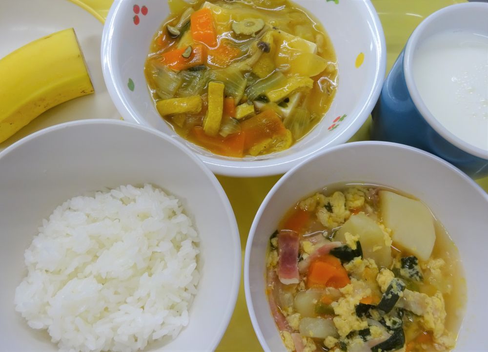 ご飯

豆腐のカレーあん

にら卵スープ

バナナ

牛乳
