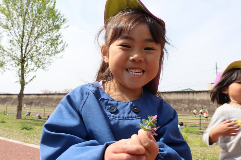 「見てみて」
カワイイお花を見つけました

うん、いい笑顔🌸