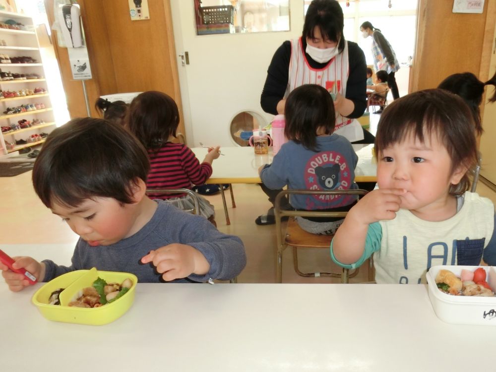 愛情たっぷりのおいしいお弁当に、
たくさんの笑顔とたくさんのおしゃべりでいっぱいの時間になりました。

また次のお弁当の日も楽しみだね！
朝早くからの準備、ありがとうございました！