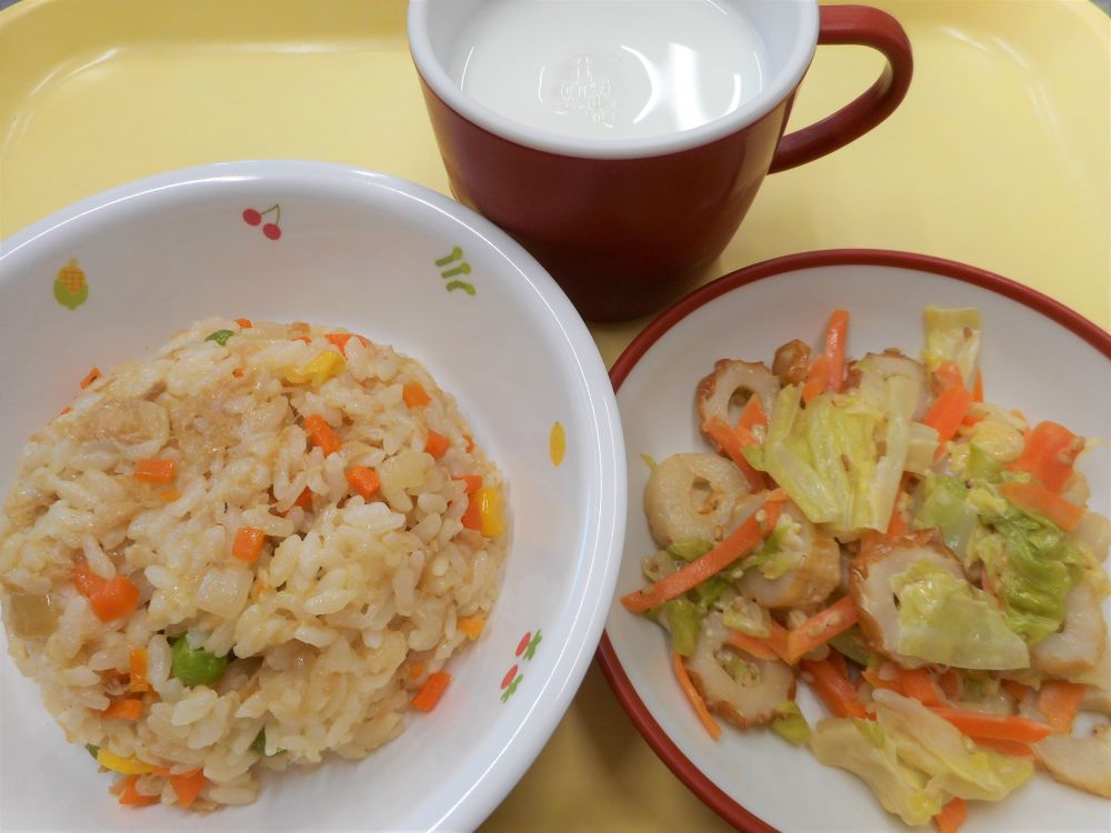 シーチキンにんにくチャーハン

キャベツの胡麻ネーズ和え

牛乳