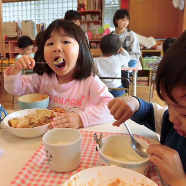 ＊　給食時間の様子　（あいはうす）　＊