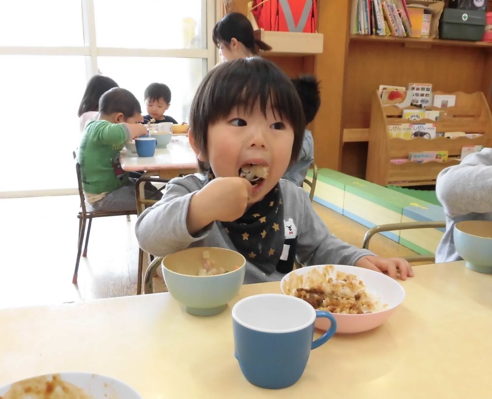 大きな口でパクッと食べる姿や
おかわりまできれいに食べて空っぽになったお皿を見ると
こちらまで嬉しくなってきます♡