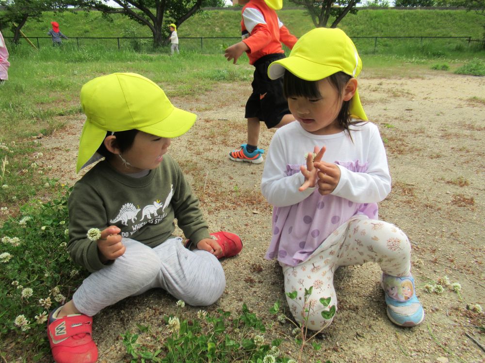 「指輪みたいでしょ？」　　満足そうなふたり♡

