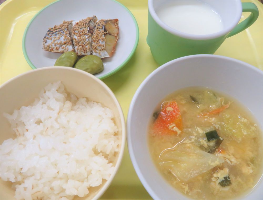 麦ご飯

さわらのごま照り焼き

塩ゆでそら豆

春キャベツのみそ汁

牛乳


＊未満児分量