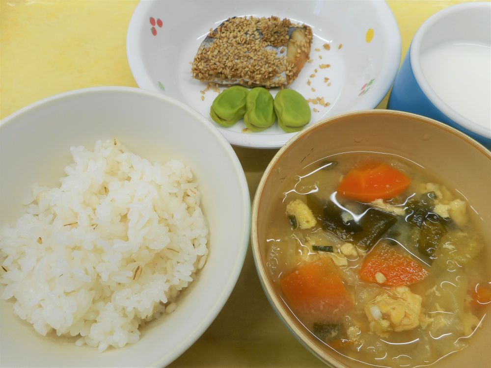 麦ご飯

さわらのごま照り焼き

塩ゆでそら豆

春キャベツのみそ汁

牛乳