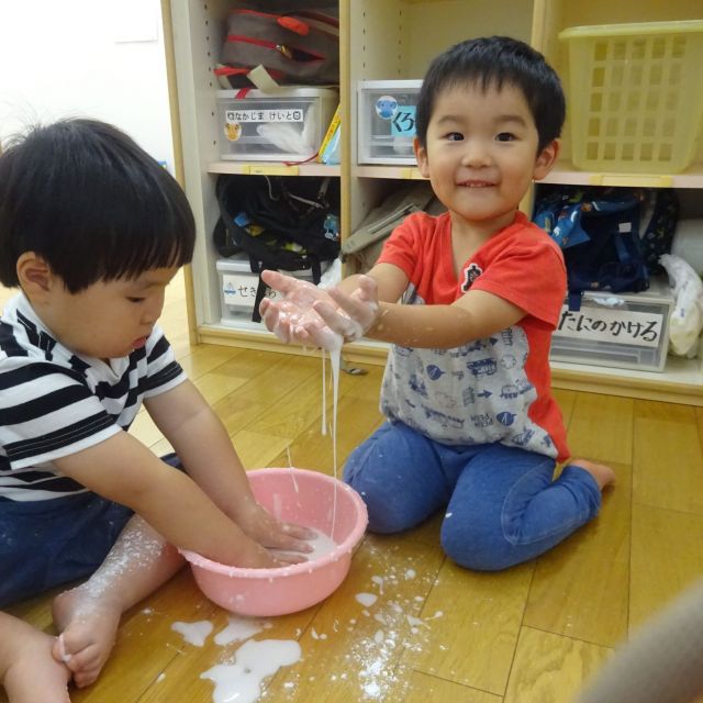 片栗粉あそび　　＊1・2歳児＊
