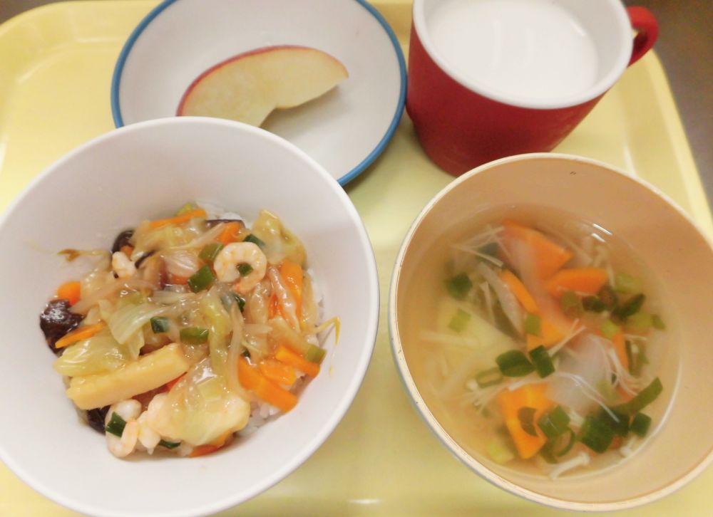 中華丼

じゃがいものスープ

りんご

牛乳
