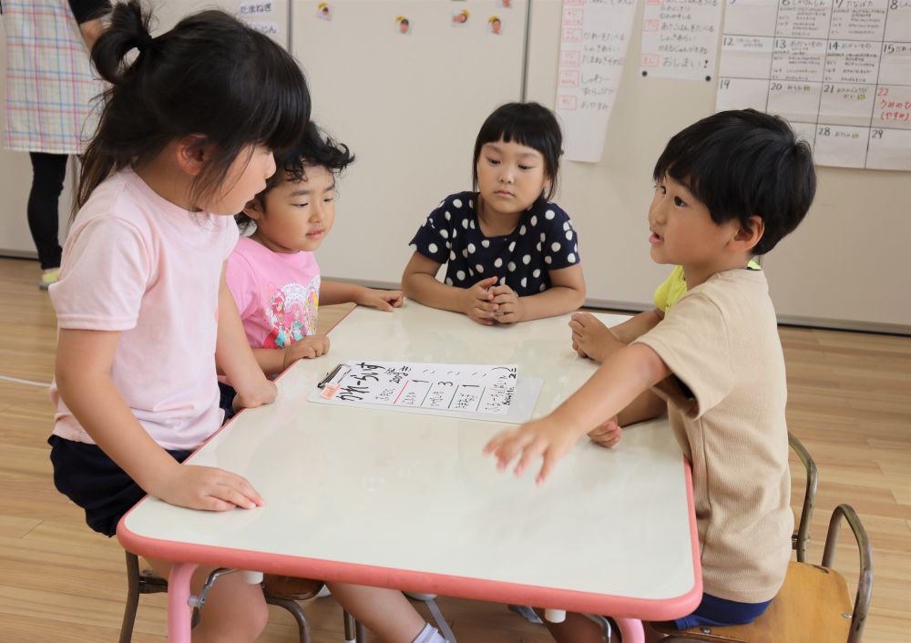 友達の思いを聞いたり・・　
　　　　　自分の思いを伝えたり・・　
