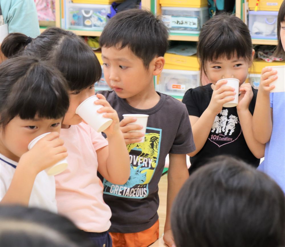 ー　「どんなお泊まり保育にしたい？」　ー　

「楽しいお泊まり保育にしたい!!!」

ー　そうだよね・・・「よし、それでいこう!」　ー

「お泊まり保育楽しむぞーーー!」　