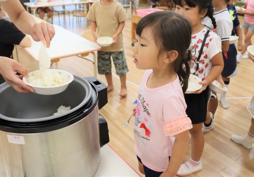 普段はあまりおかわりをしない子も・・
今日は違います！

たくさん食べてね♡