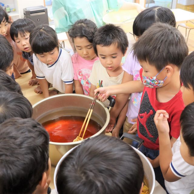 ＊　５歳児　お泊まり保育【たまねぎ染め②】　＊