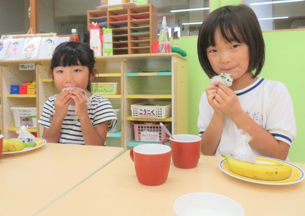 もうすぐお迎えかぁ～

ちょっぴりさみしいような・・・
早くお家の人に会いたいような・・・