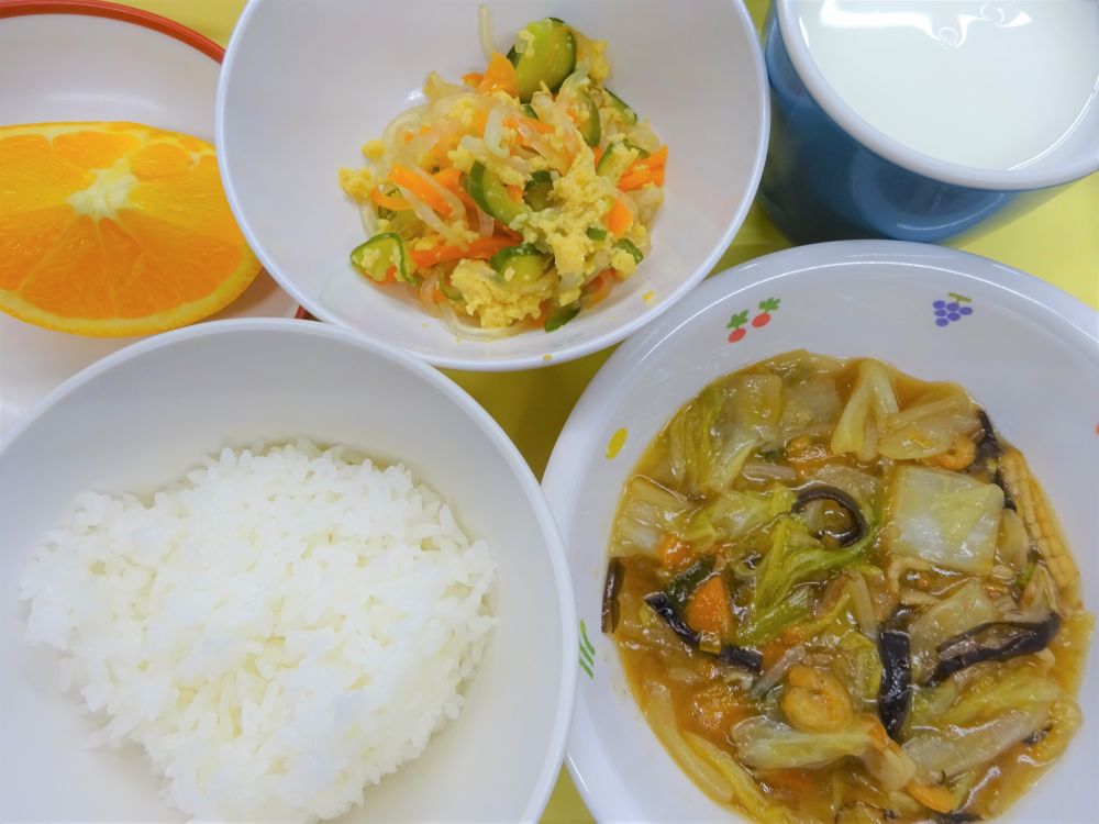 ご飯

八宝菜

春雨と炒り卵のサラダ

オレンジ

牛乳