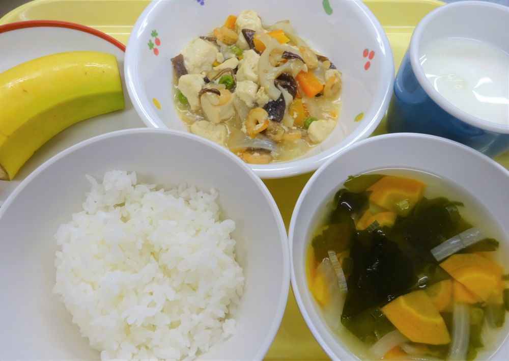 ご飯

豆腐の五目炒め

オニオンスープ

バナナ

牛乳