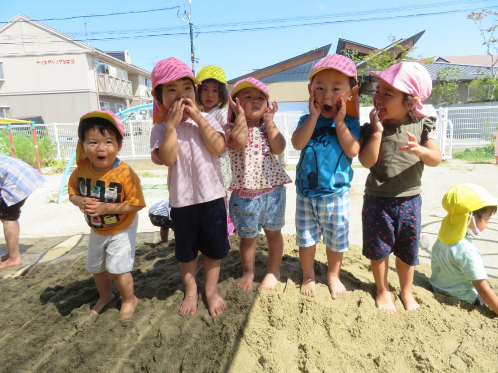 てっぺんまで登ってみんなで

「お～い！」


楽しいね♡