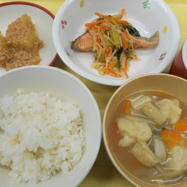 ＊　今日の献立　(行事食：平和給食)　＊